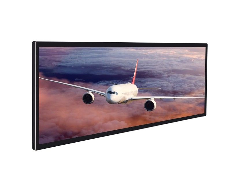 Pantalla publicitaria LCD metálica con resolución 3840x1080 y relación de aspecto 32:9 para señalización digital de alto rendimiento